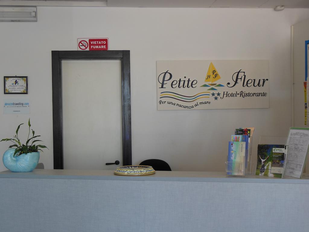 Hotel Petite Fleur Alba Adriatica Eksteriør billede