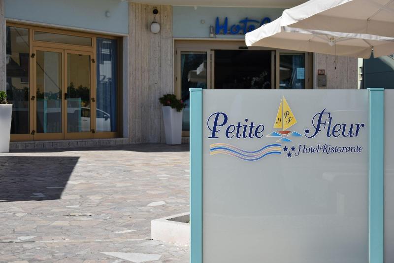 Hotel Petite Fleur Alba Adriatica Eksteriør billede