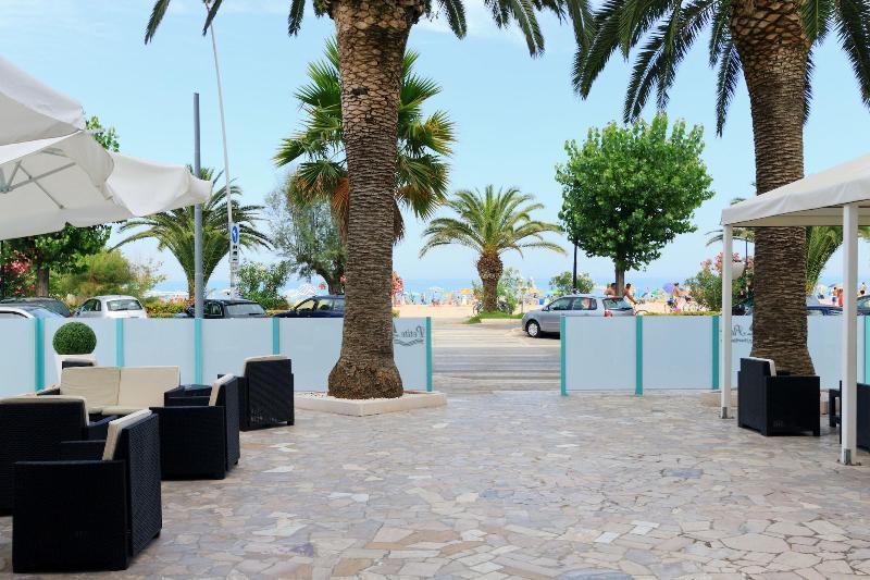 Hotel Petite Fleur Alba Adriatica Eksteriør billede