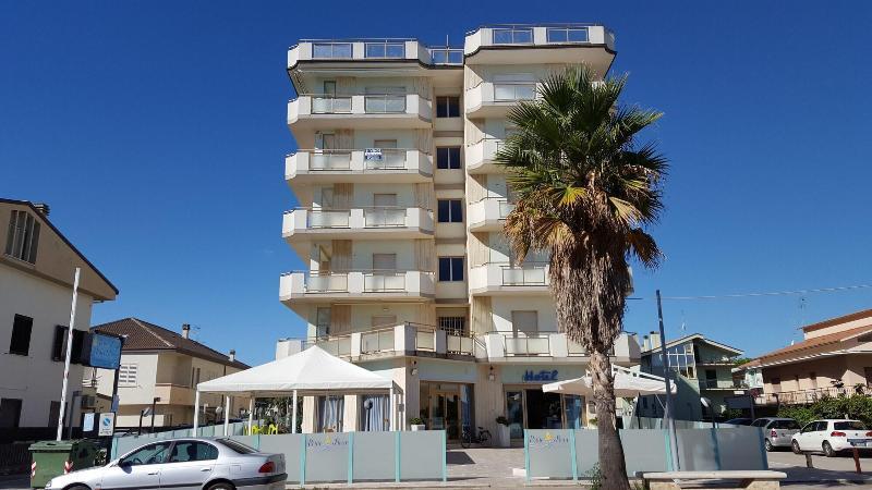 Hotel Petite Fleur Alba Adriatica Eksteriør billede