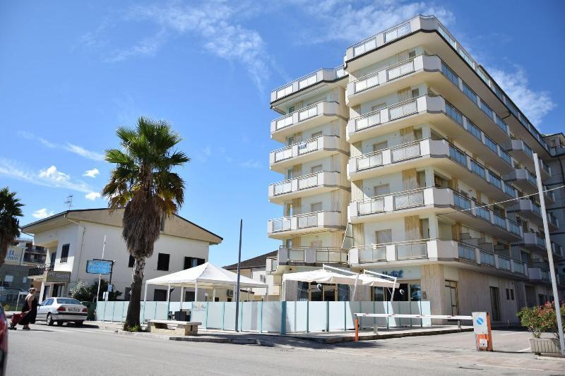 Hotel Petite Fleur Alba Adriatica Eksteriør billede