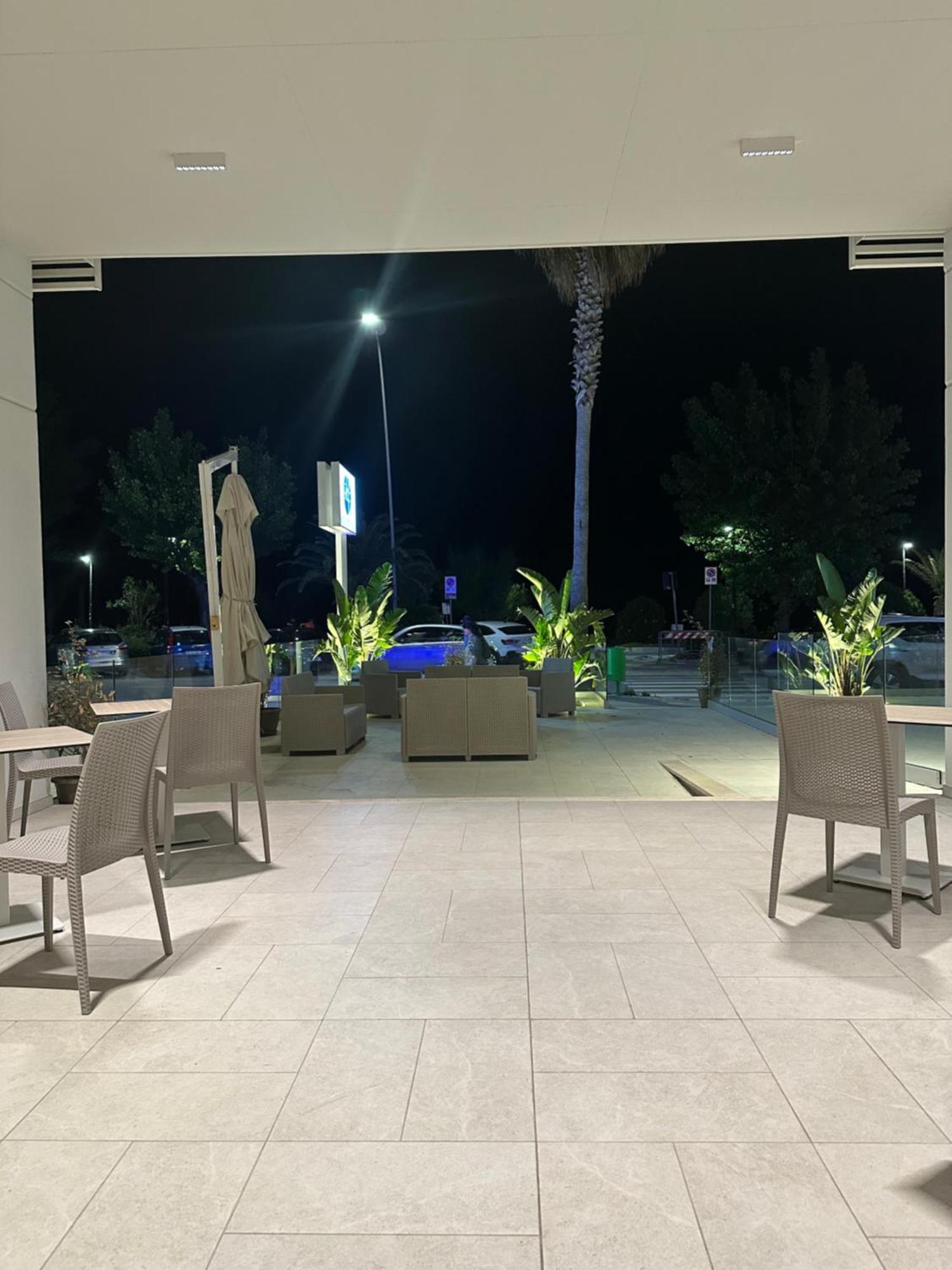 Hotel Petite Fleur Alba Adriatica Eksteriør billede