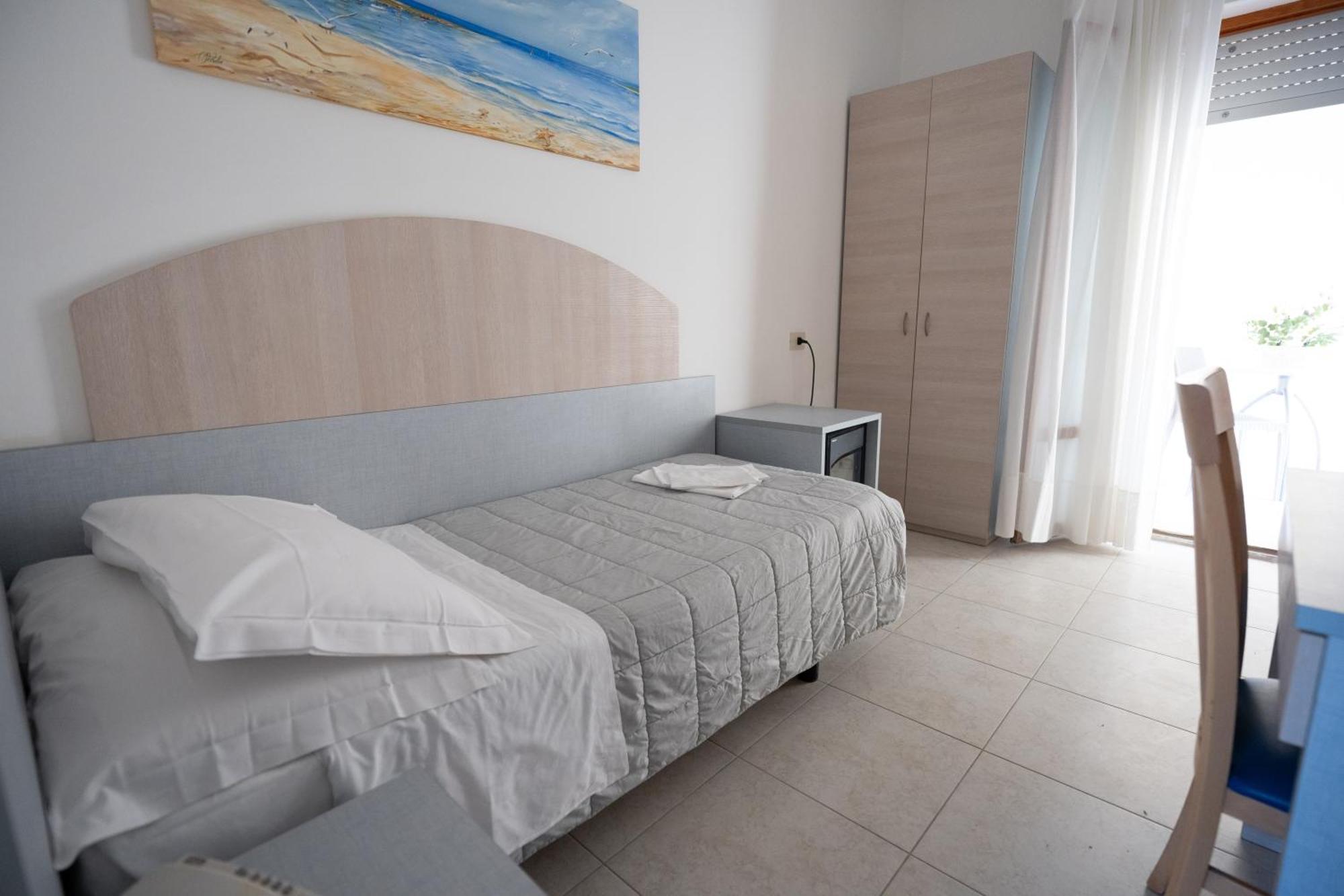 Hotel Petite Fleur Alba Adriatica Eksteriør billede