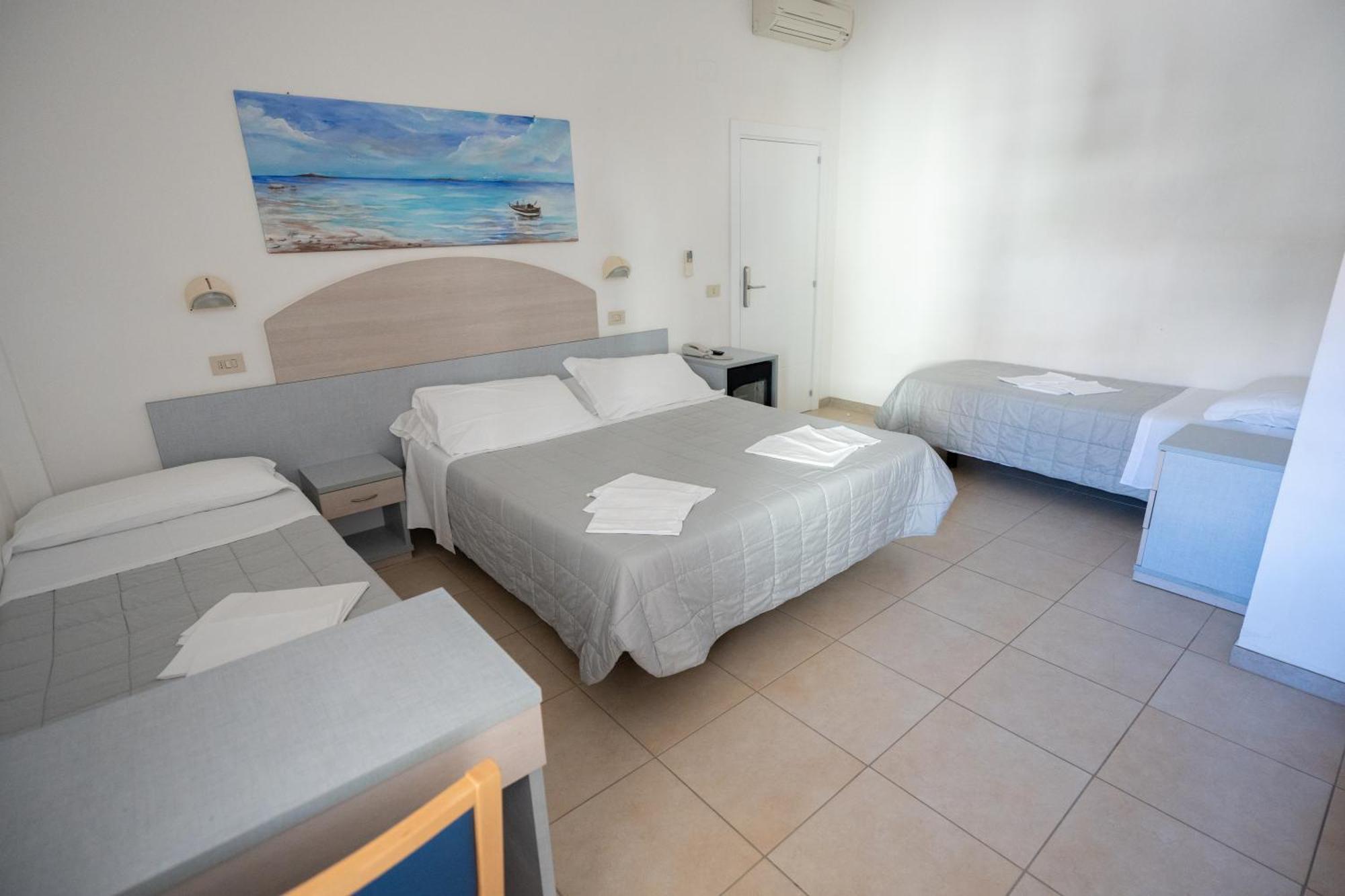 Hotel Petite Fleur Alba Adriatica Eksteriør billede