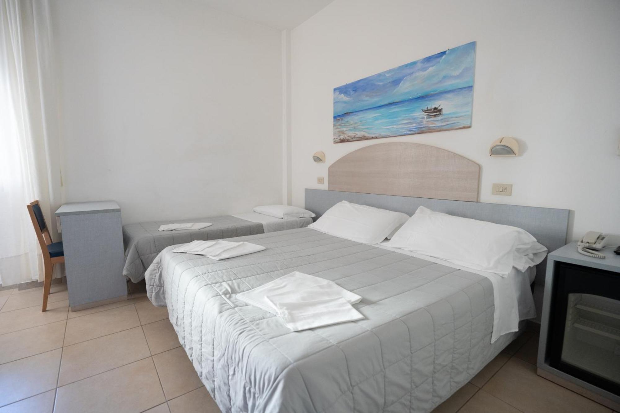 Hotel Petite Fleur Alba Adriatica Eksteriør billede