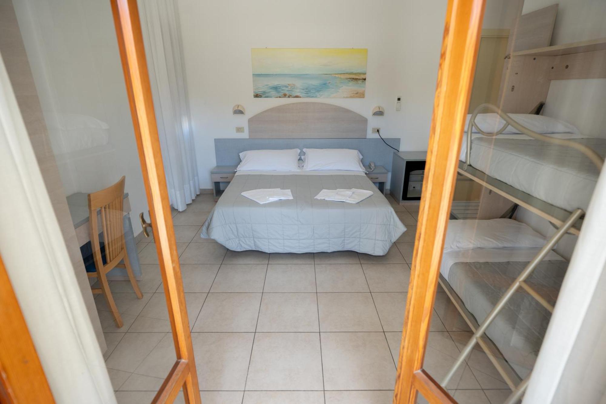 Hotel Petite Fleur Alba Adriatica Eksteriør billede