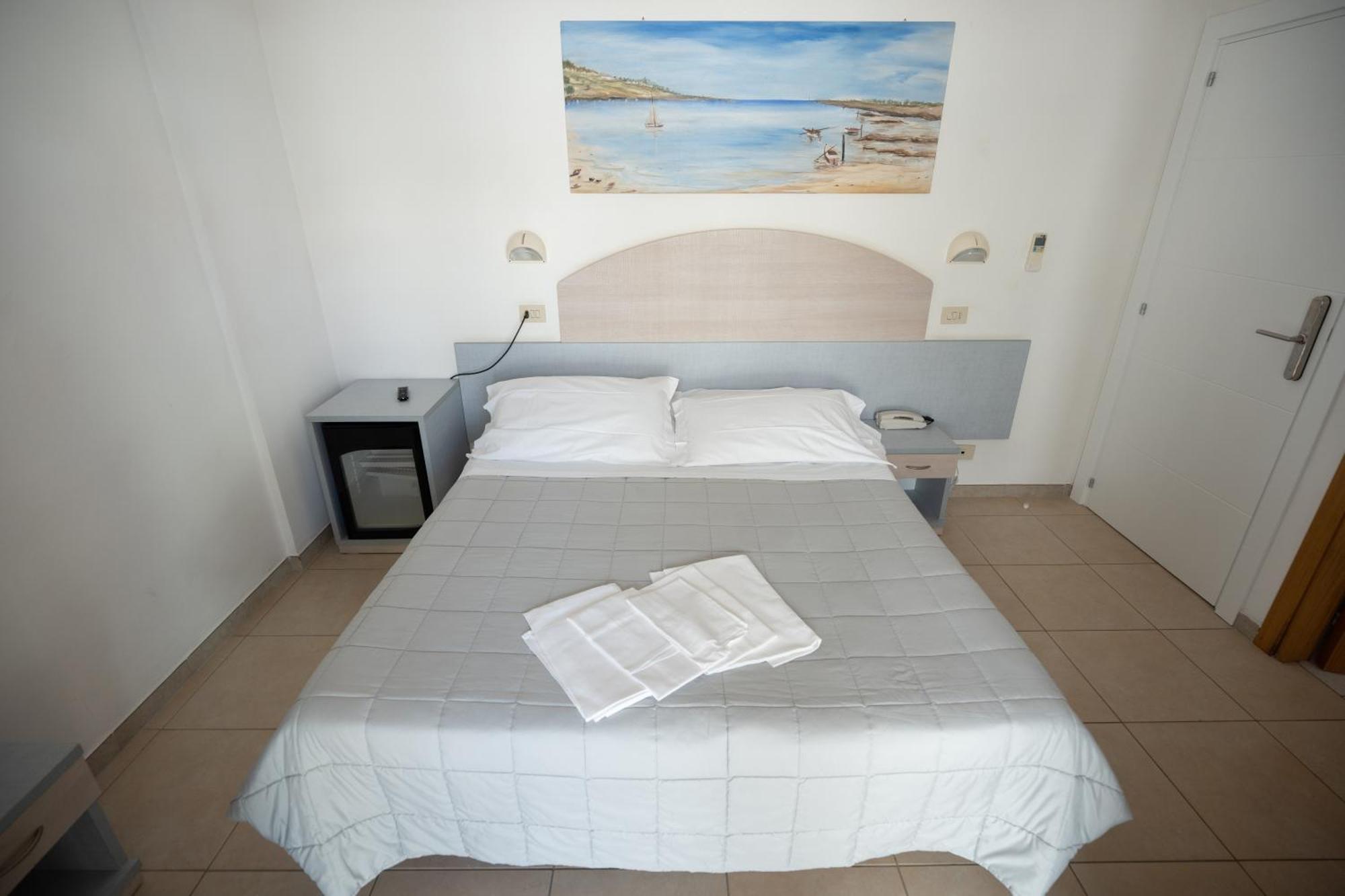 Hotel Petite Fleur Alba Adriatica Eksteriør billede