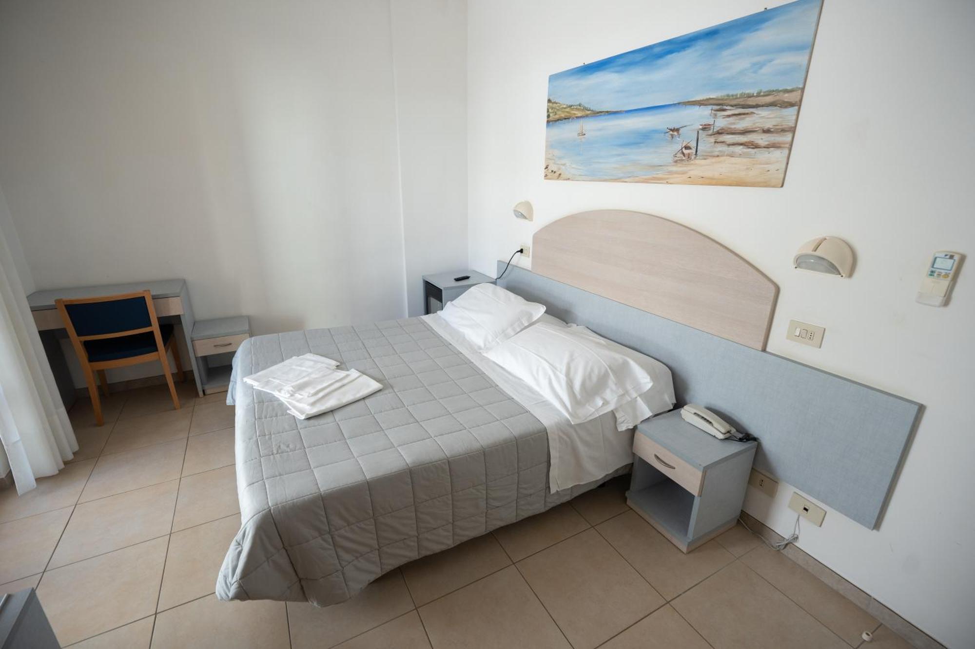 Hotel Petite Fleur Alba Adriatica Eksteriør billede