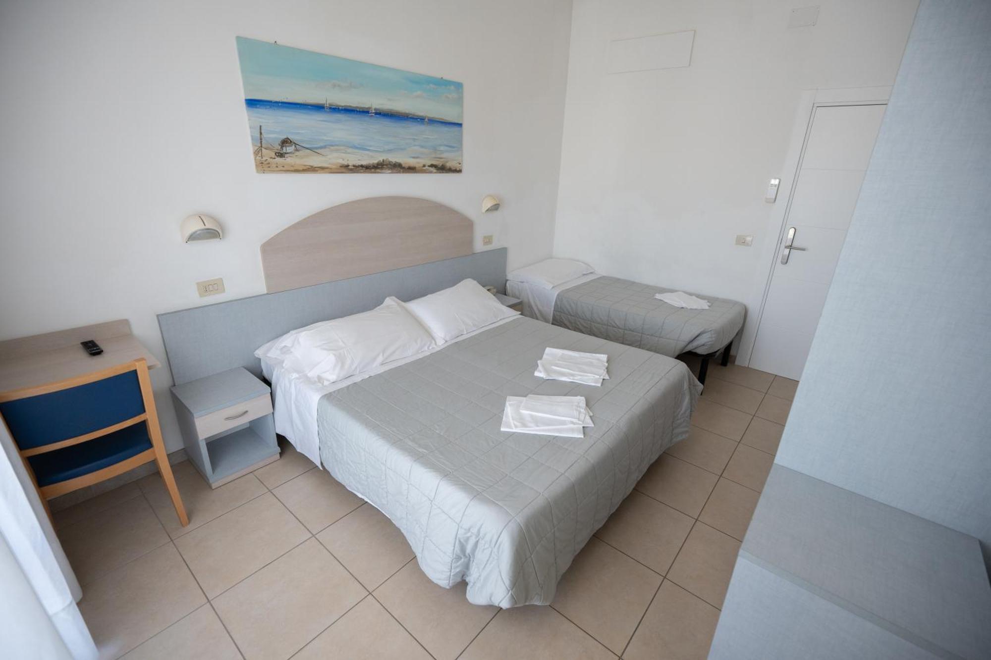 Hotel Petite Fleur Alba Adriatica Eksteriør billede