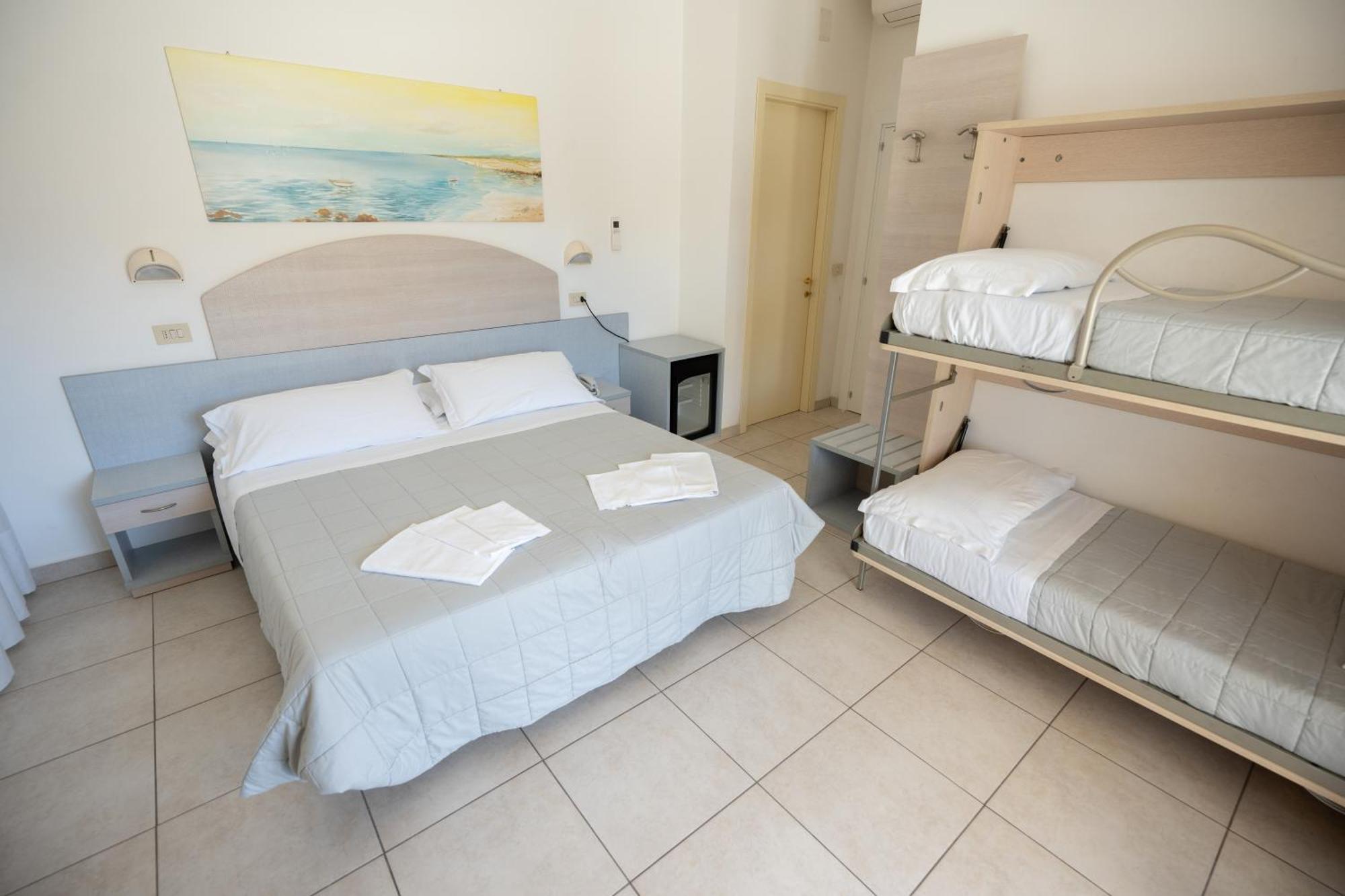 Hotel Petite Fleur Alba Adriatica Eksteriør billede
