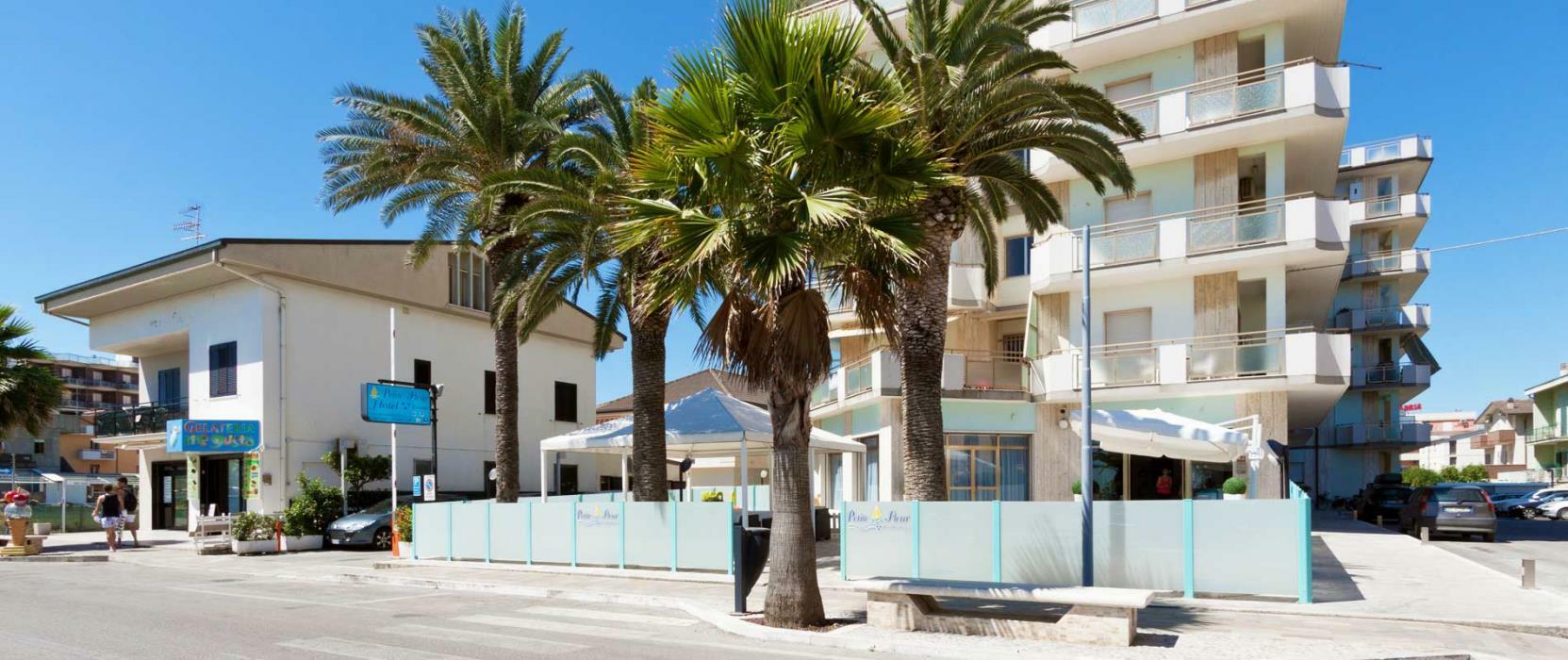 Hotel Petite Fleur Alba Adriatica Eksteriør billede